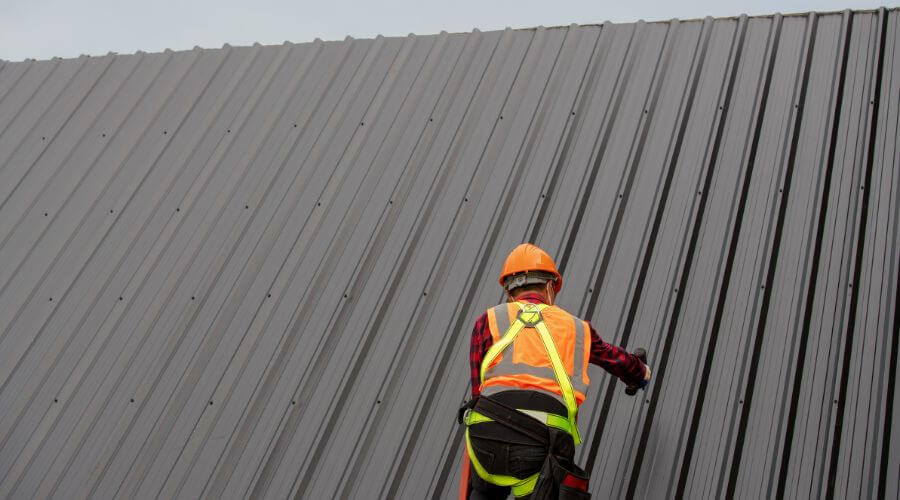 Professional gutter cleaning in Applegate, CA